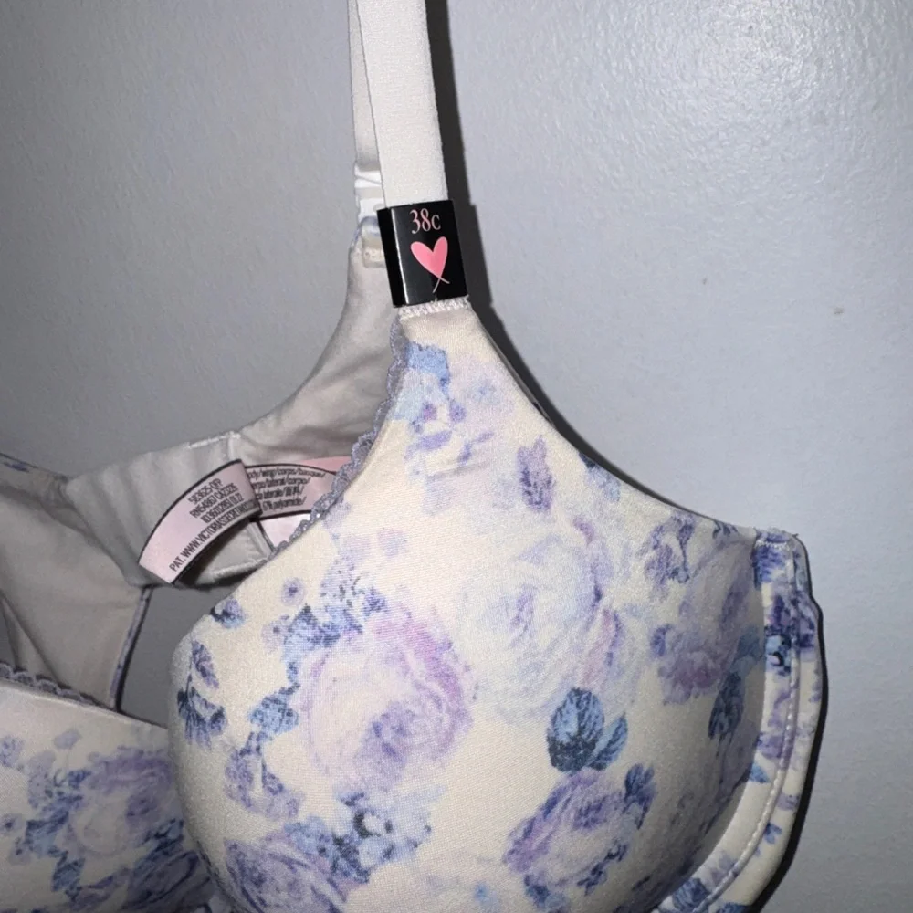 Victoria's Secret Bras Lot - Picture 3 of 5